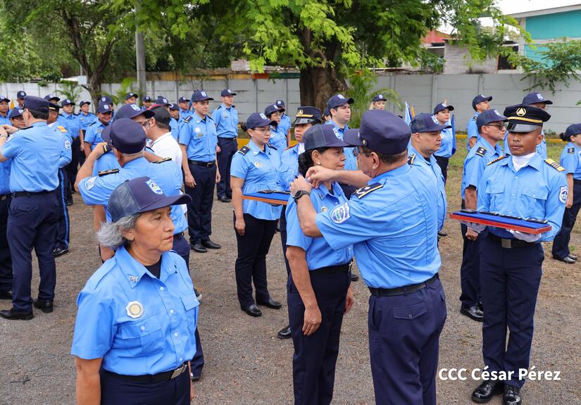 Policía asciende en grados a 70 oficiales del Hospital Carlos Roberto Huembes