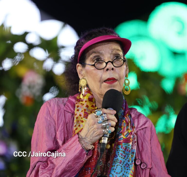 Policía Nacional realiza desfile en el 46 aniversario de su fundación