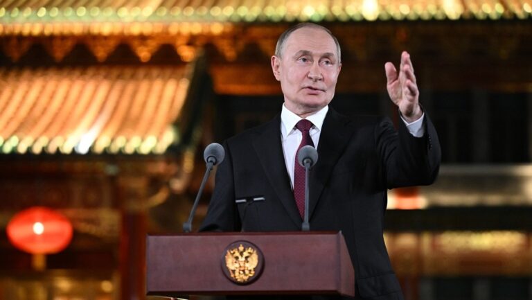 Presidente de Rusia invita a Zelenski a Moscú si está listo
