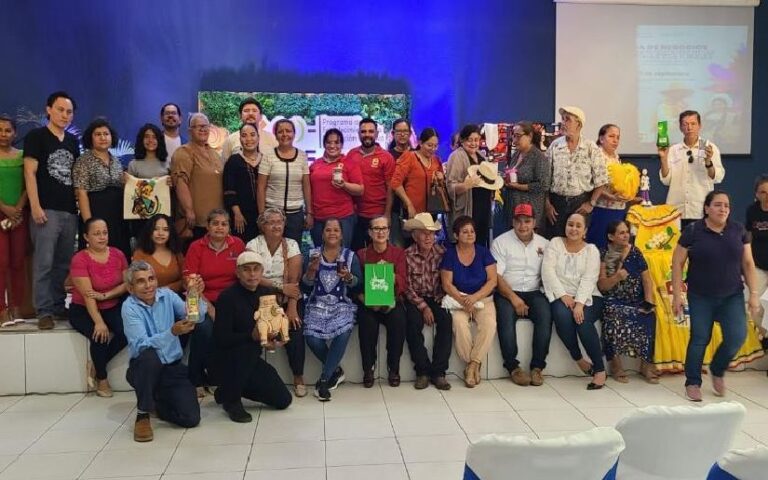 En la Universidad Nacional Casimiro Sotelo Montenegro se realizó una Rueda de Negocios que reunió a emprendedores.