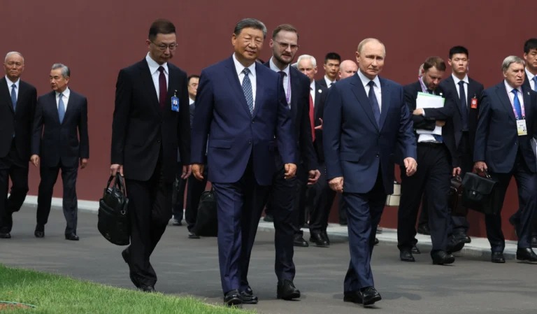 Rusia y China acuerdan construir dos gasoductos