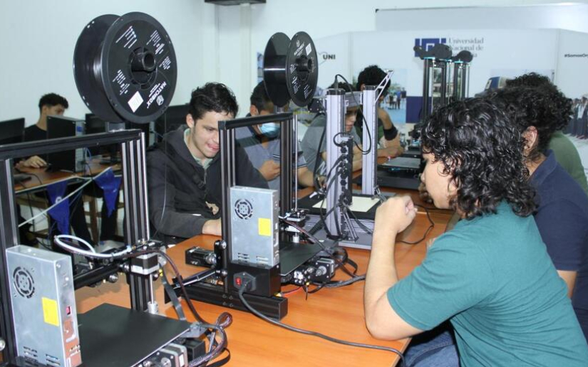 Estudiantes de la Universidad Nacional de Ingeniería cuentan con nuevo y moderno Laboratorio de Tecnología Tridimensional