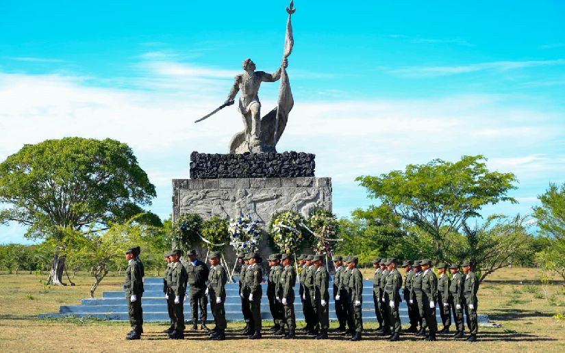 Estudiantes, docentes y directores de la Universidad de Defensa de Nicaragua “4 de Mayo” del Ejército de Nicaragua realizaron un acto.