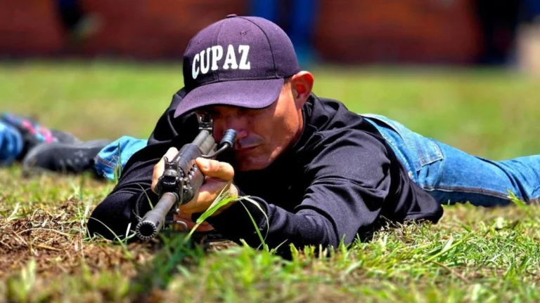 Maduro felicita participación en jornada de adiestramiento militar