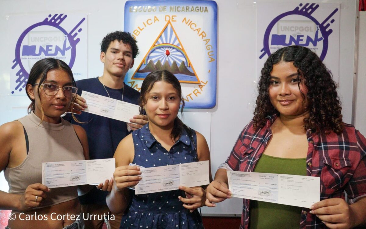 Becas para 200 universitarios en León gracias al Gobierno Sandinista