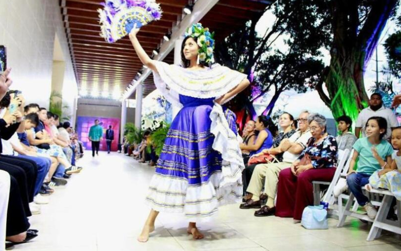 Comisión Nacional de Economía Creativa realiza pasarela nacional del huipil “Amor Patrio”