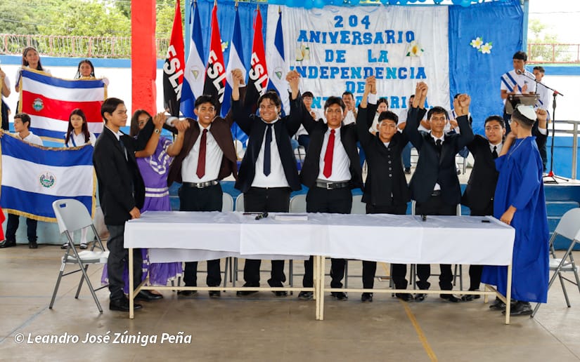 Estudiantes recrean firma del acta de Independencia