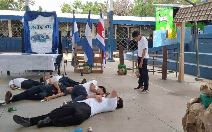 Estudiantes realizan Escenas Teatrales "Aquí hay Patria, Todos San Jacinto"