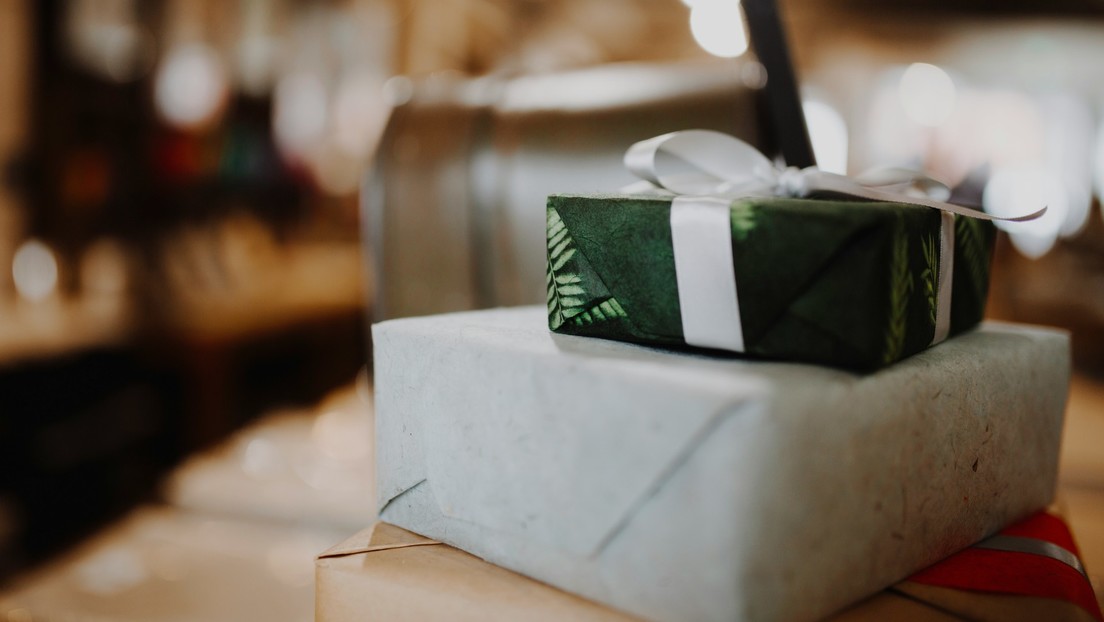 Investigan a empresario alemán por recibir un jabón de Rusia