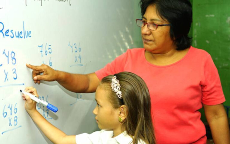 Maestros fortalecen su capacidad