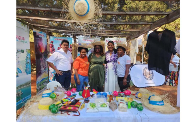 Celebramos Feria de Mujeres en Zimbabue en conmemoración del 204 aniversario de la independencia de Centroamérica