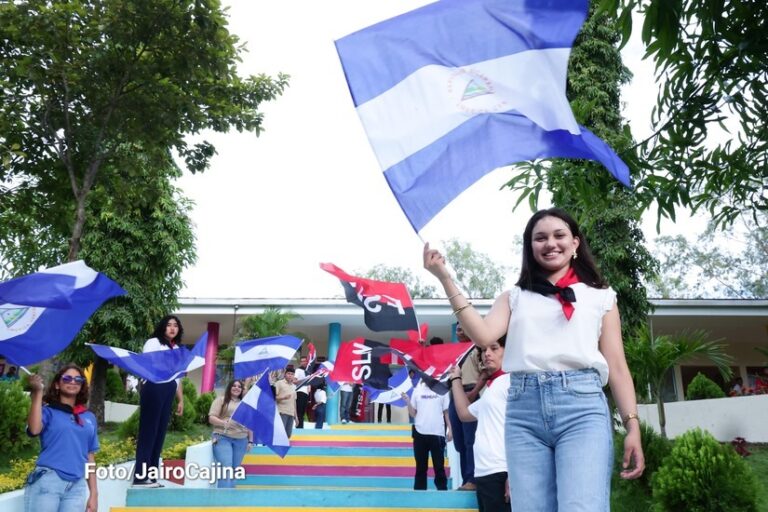 Academia Héroe Brian Wilson abre sus puertas con más de mil matrículas  