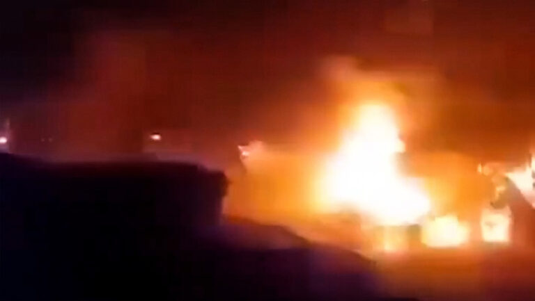 Afganistán lanzó “ataques de represalia” contra Pakistán