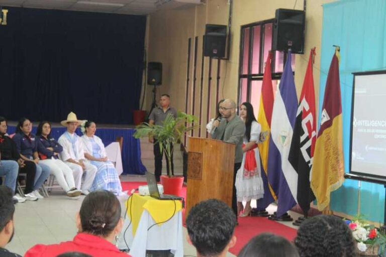 Estudiantes de comunicación conocen sobre la IA