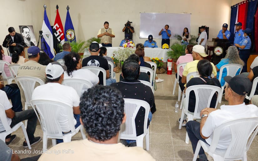 Capacitan a vendedores de pólvora para evitar accidentes