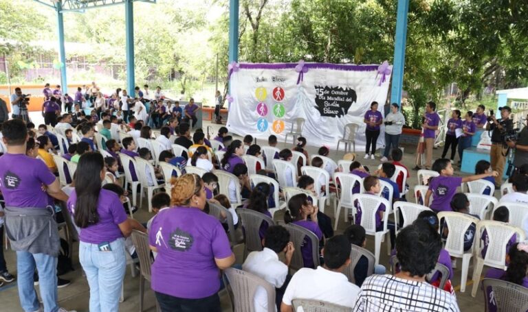 Celebran el Día Internacional del Bastón Blanco