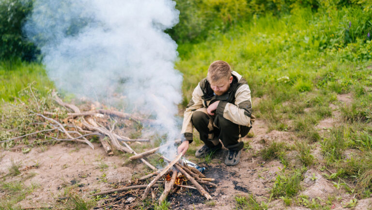 Enciende fogata para ser rescatado y genera quema forestal