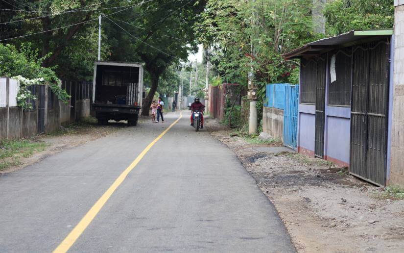 Entregan 4 cuadras pavimentadas en el barrio Las Maravillas