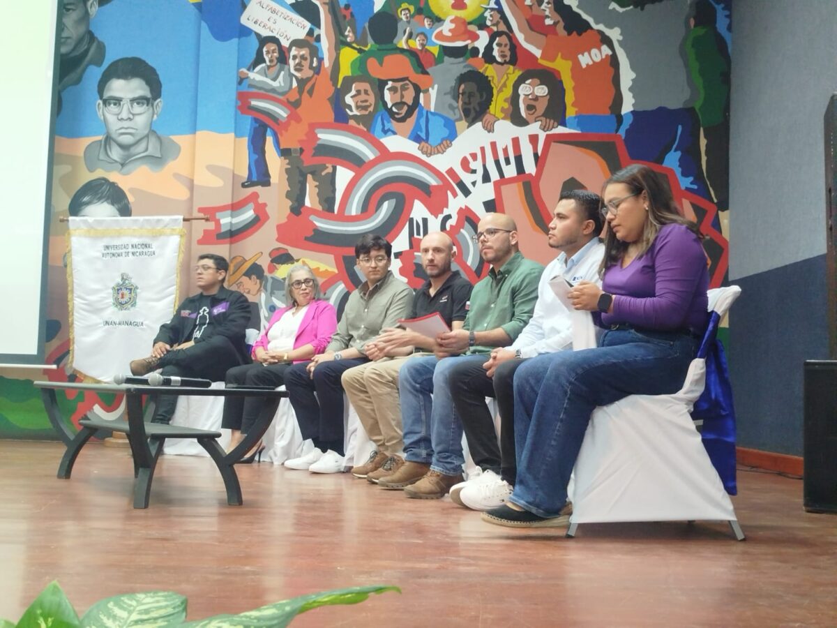 estudiantes de la carrera de Comunicación sostuvieron un encuentro con los Comunicadores de RT en Español, Mirko.