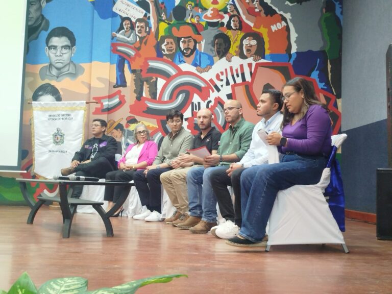 Equipo de RT se reúnen con estudiantes de Comunicación