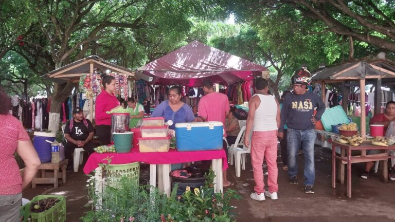 Familias de Nandaime aprovechan las ofertas en el Mercadito Campesino