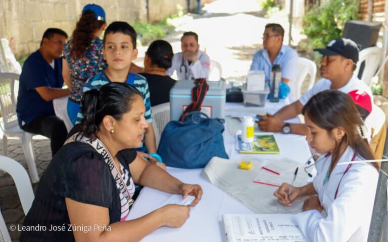 Jornada de salud llega al barrio Las Colinas del Memorial