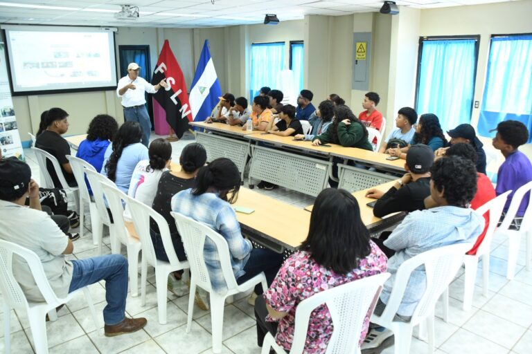 Marena desarrolla charla ambiental a estudiantes de la carrera técnica de veterinaria