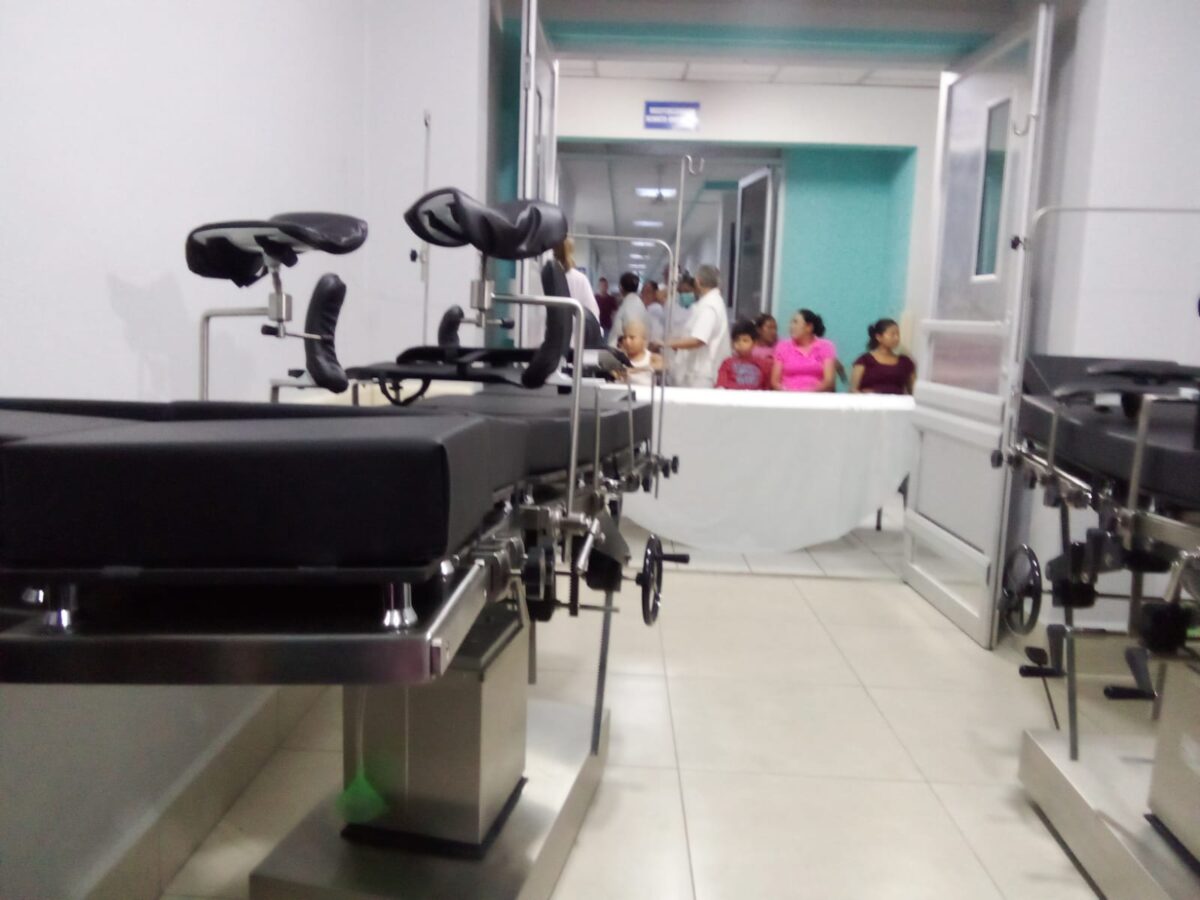 MINSA realiza la entrega de 12 mesas quirúrgicas a Centros Hospitalarios