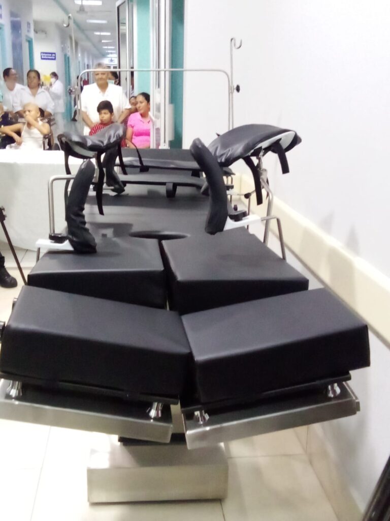MINSA realiza la entrega de 12 mesas quirúrgicas a hospitales del país