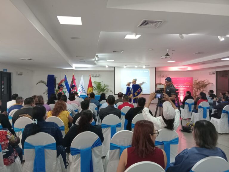 Maestros fortalecen conocimientos en historia y cultura