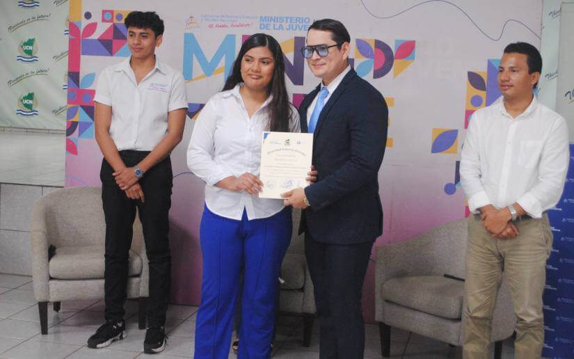 Más de 50 estudiantes reciben Certificación Nacional de Oratoria en Managua
