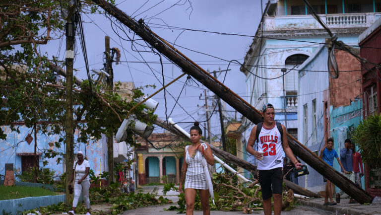 Melissa deja al menos 36 muertos a su paso por el mar Caribe
