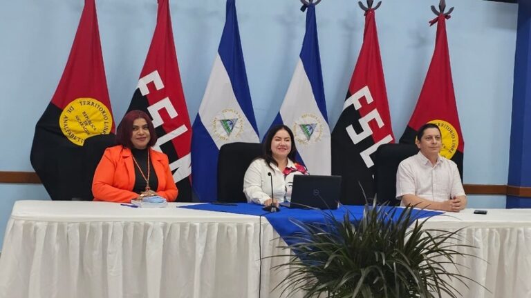 Comunidad educativa participa en actividades escolares