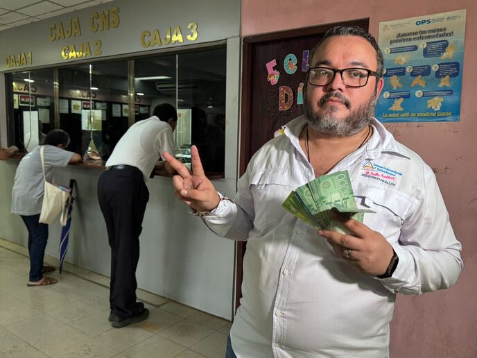 Servidores públicos del Minsa reciben su salario de octubre