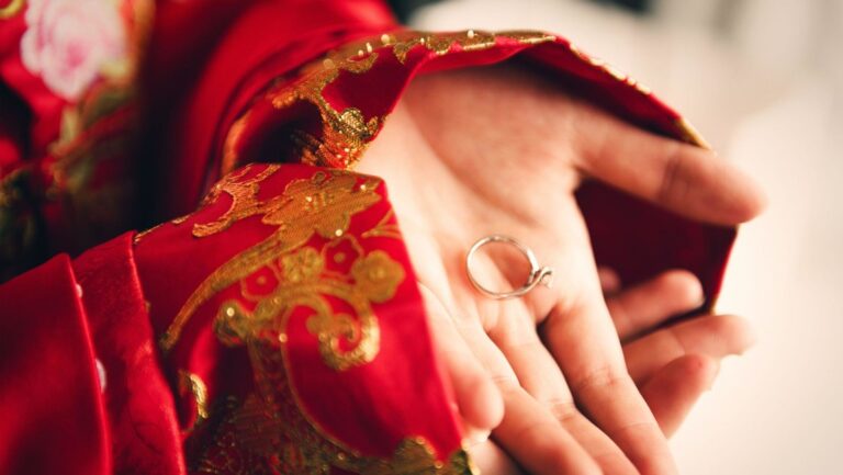 Mujer acusa a su esposo de infiel luego de consultar a una adivina