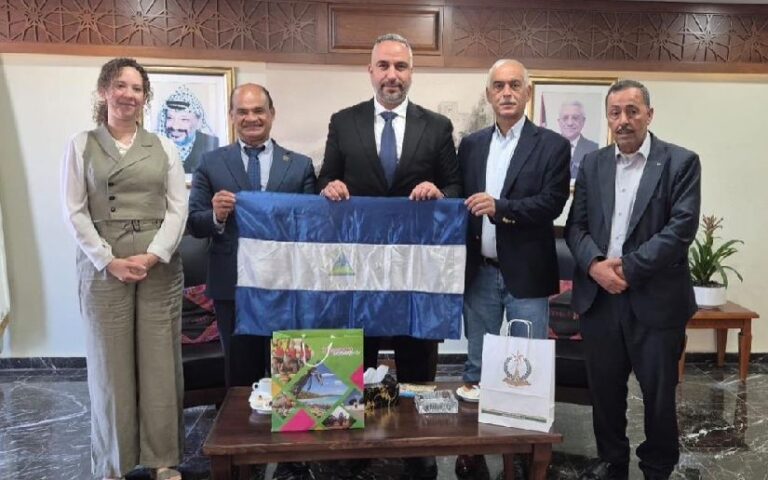Nicaragua fortalece lazos con Belén, Palestina, en encuentro con el Alcalde Maher Qanawati