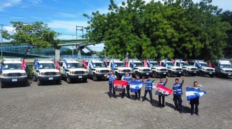 Anuncian entrega de nuevas ambulancias para atender a las familias en todo el país