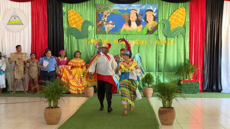 SPN realiza pasarela de huipiles en conmemoración del Día de la Resistencia Indígena, Negra y Popular