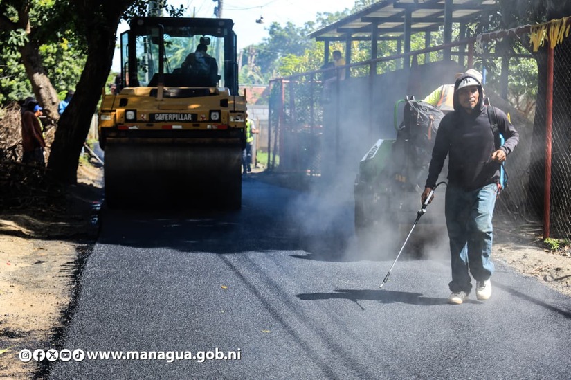 Pavimentan cuatro cuadras en el barrio Las Maravillas
