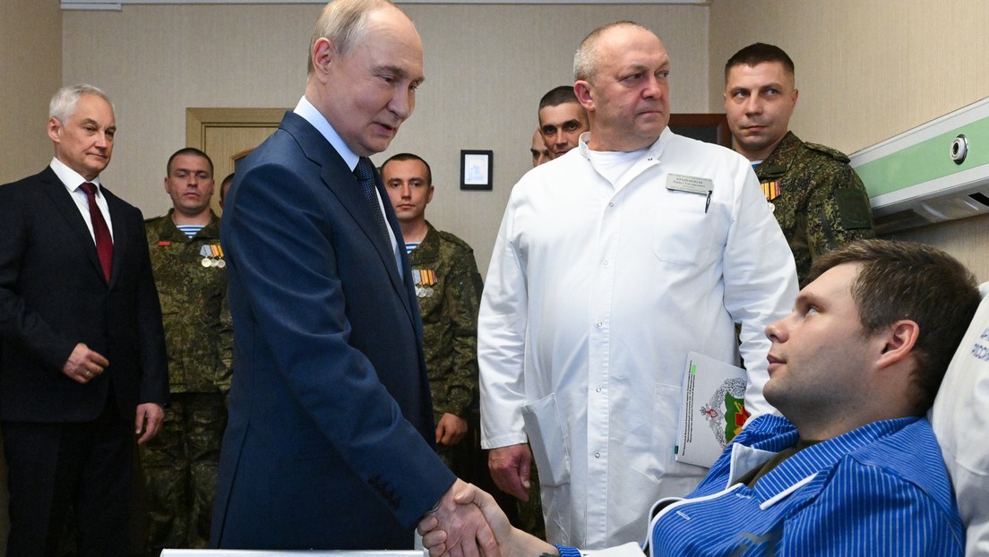 Putin visita a soldados heridos en el Hospital Militar Central