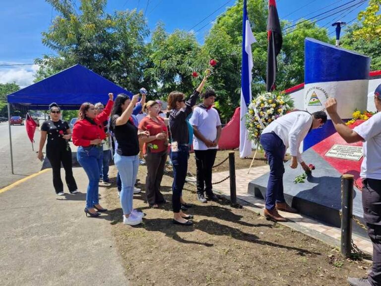 Rinden homenaje al Comandante Pedro Aráuz Palacios