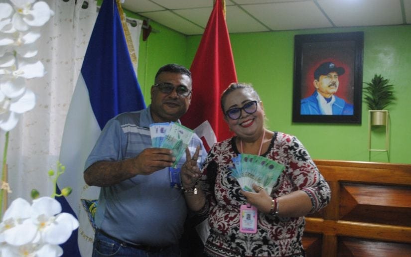 Servidores públicos reciben su pago de octubre