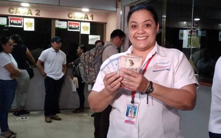 Trabajadores de MINSA reciben pago de noviembre de manera anticipada