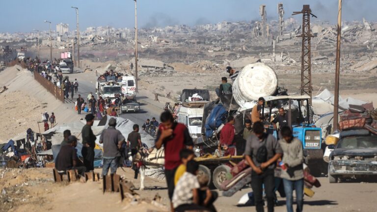 Trump advierte a los palestinos que corran a Gaza para estar seguros