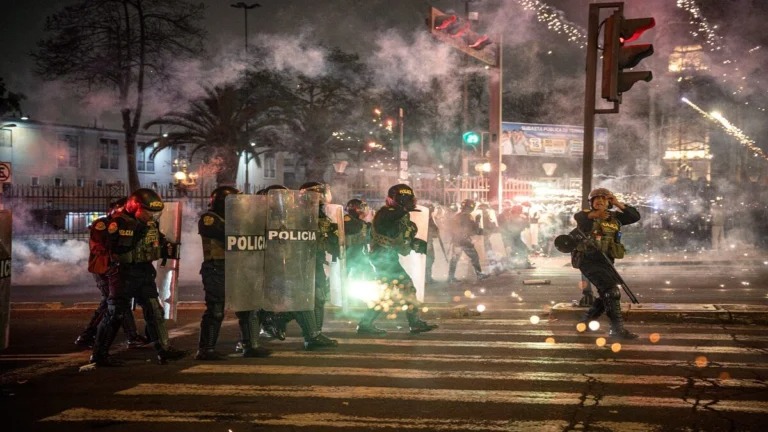 Un muerto durante la represión a una manifestación en Perú