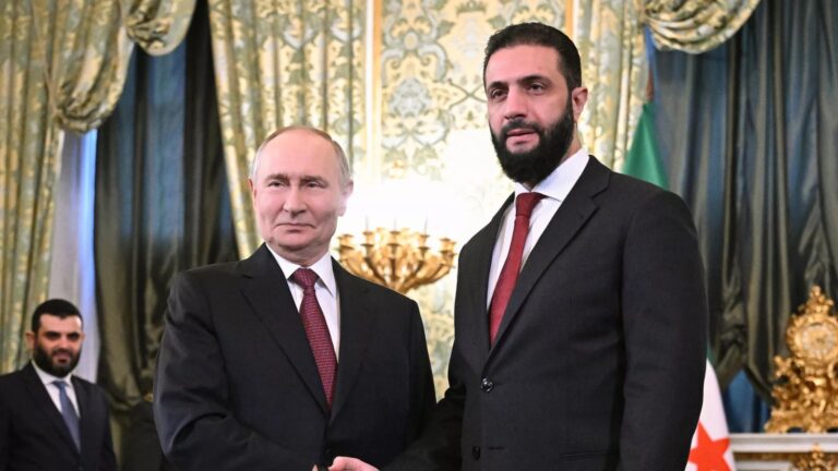 Putin se reúne con Gobernante interino de Siria