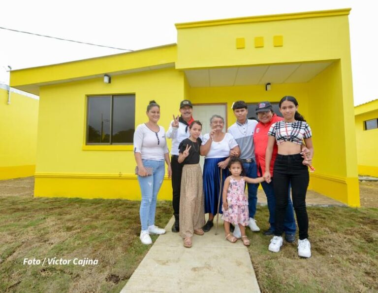 Entregan 48 viviendas dignas en El Ostional, San Juan del Sur