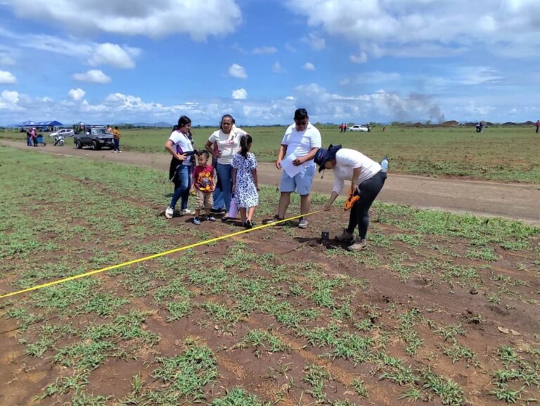 Familias de Tipitapa reciben lotes en tercera etapa del programa Bismarck Martínez