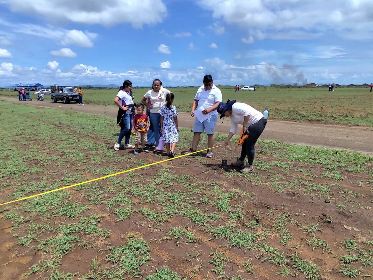 Familias de Tipitapa reciben lotes en tercera etapa del programa Bismarck Martínez