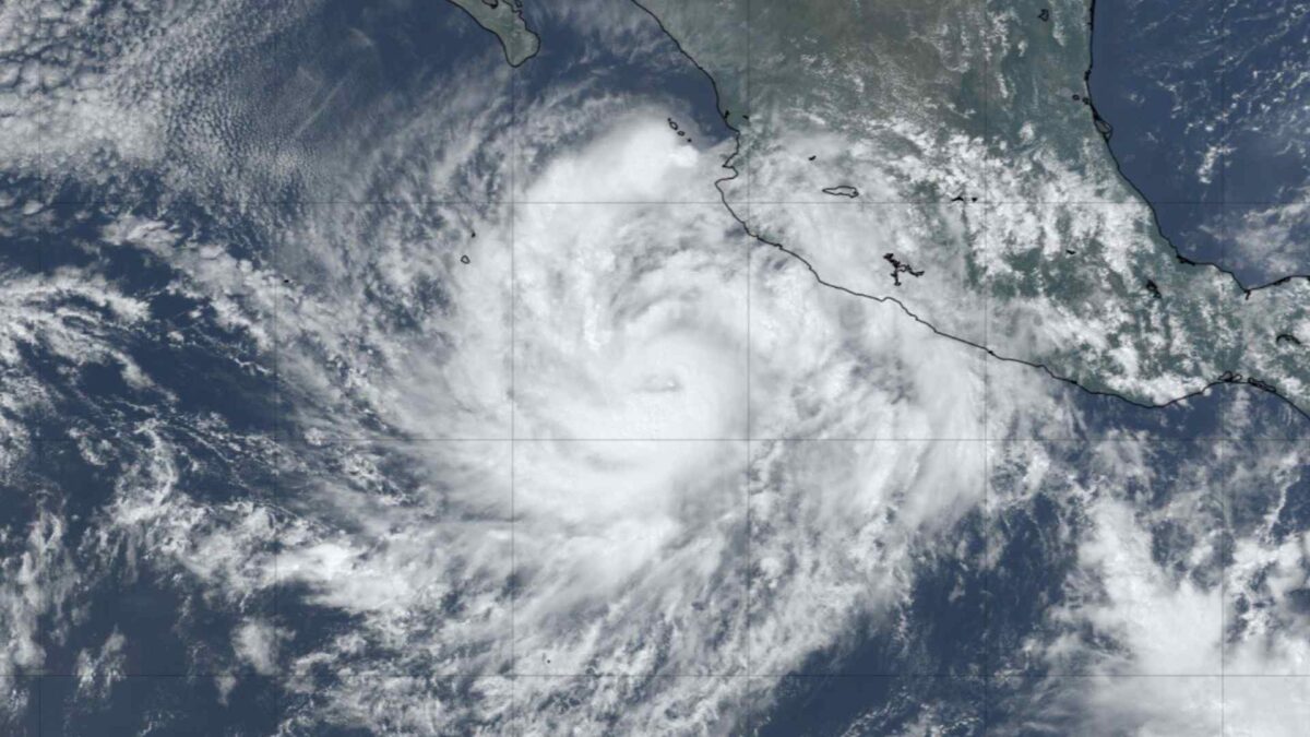 Huracán Priscila se mantiene en categoría 1